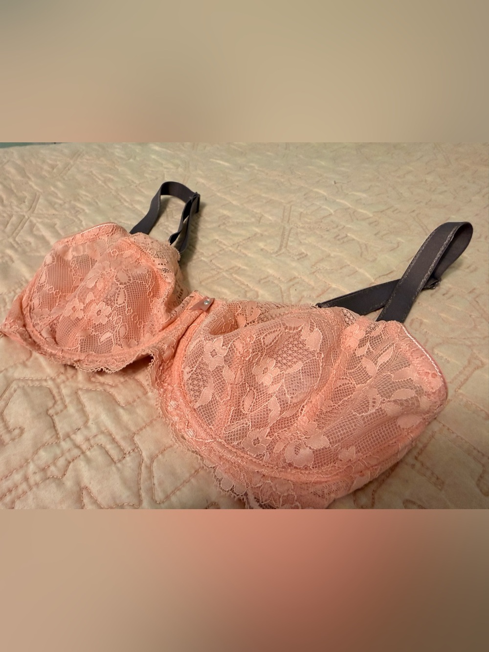 Freya Offbeat Lace Underwire Bra in Pink w/ Gray Straps Size 28G